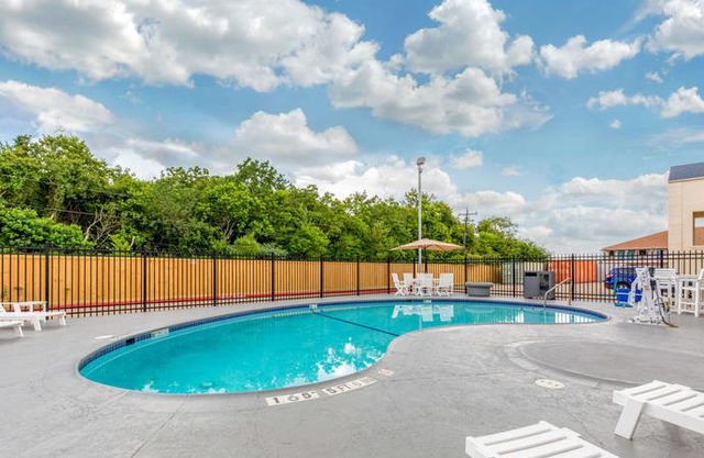 Quality Inn - Clute