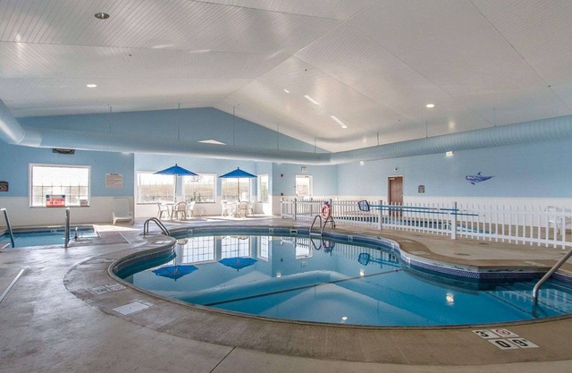 Quality Inn & Suites Fort Madison near Hwy 61