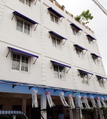 Queens Park Apartments