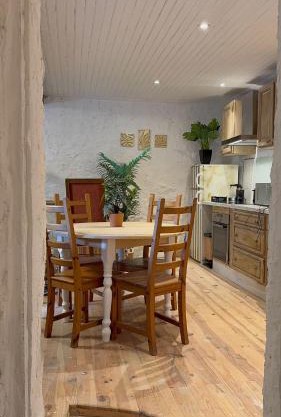 Quelques part à Auvers sur oise, Spacieuse Maison, Calme, Terrasse, 8 pers, Wifi