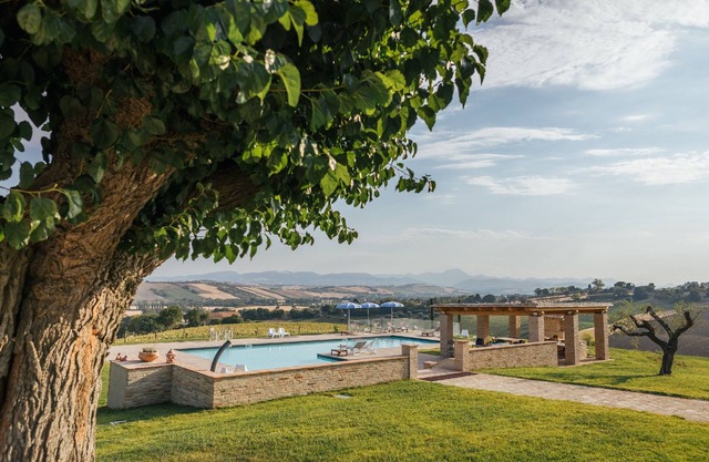 QUERCIA apartment, 210 sqm with shared swimming pool