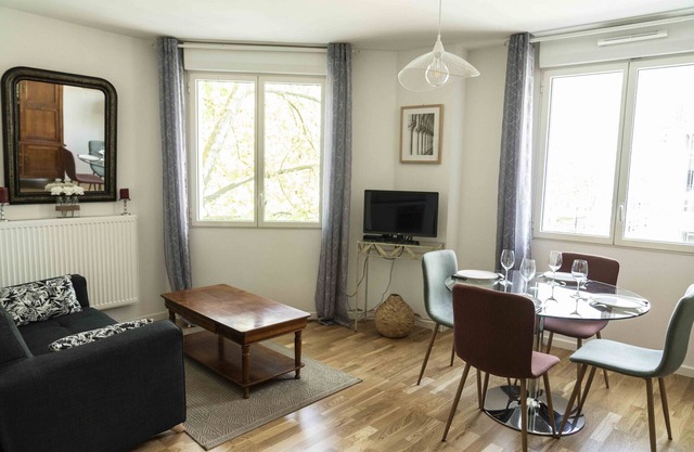 Queyries - 2 chambres avec ascenseur et Parking/