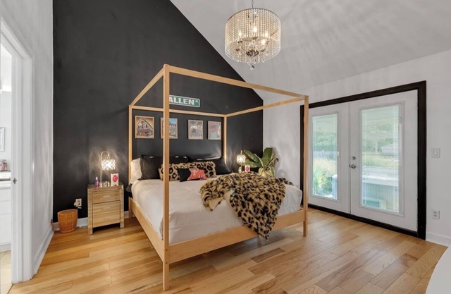 Quick Stroll to Highmark:BarShed,Jacuzzi,Bills Loft,Parking-GAME-DAY DREAM in OP