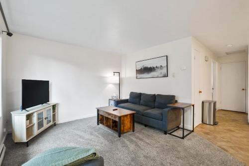 Quiet 1 Bed Apt #4 - In Town Great, Central Location