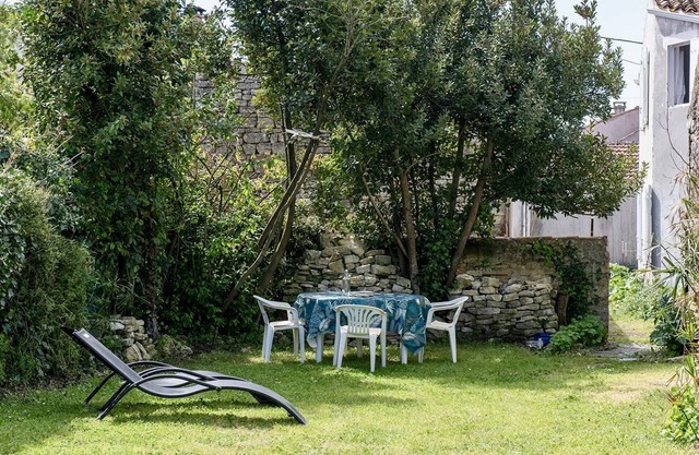 Quiet 2-Bed House with Garden Near Shops in Château-d'Oléron