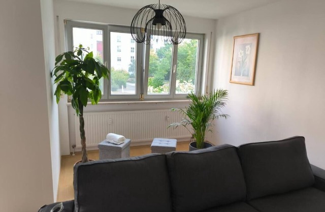 Quiet 2-room apartment with balcony not far from the Panometer. Pet friendly!