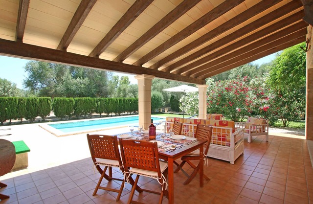 Quiet and cozy finca in the middle of Santanyi with pool and garden Ca Na Barbara