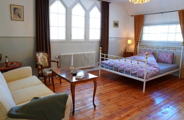 Quiet and yet central - one-room apartment in a former church