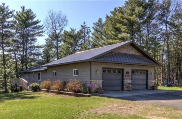 Quiet cabin with numerous recreational activities