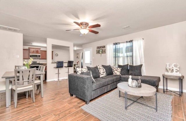 Quiet Comfy Home near Hobby Airport