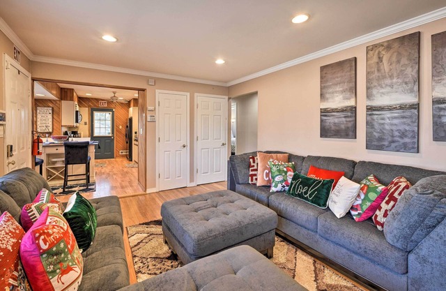 Quiet Commack Cottage w/Pool, 8 Mi to Beach!