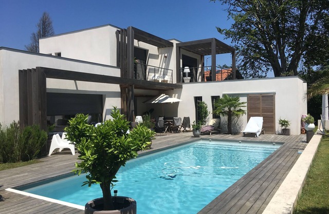 Quiet contemporary villa with heated pool. (From 15/05)