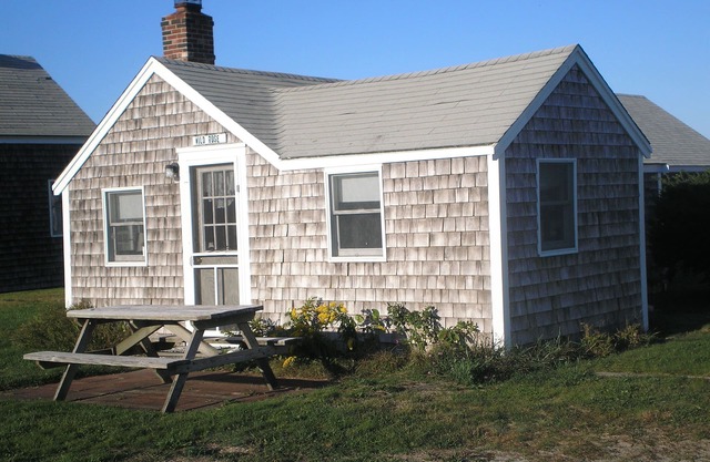 Quiet, Cozy Cottage at Corn Hill Beach