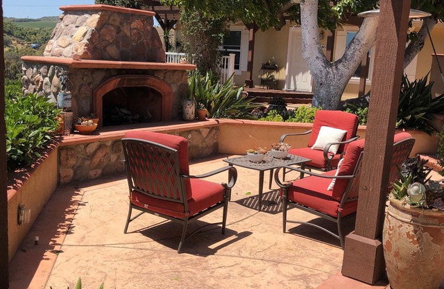 Quiet Guest Home With Beautiful Views +Heated Pool and jacuzzi!
