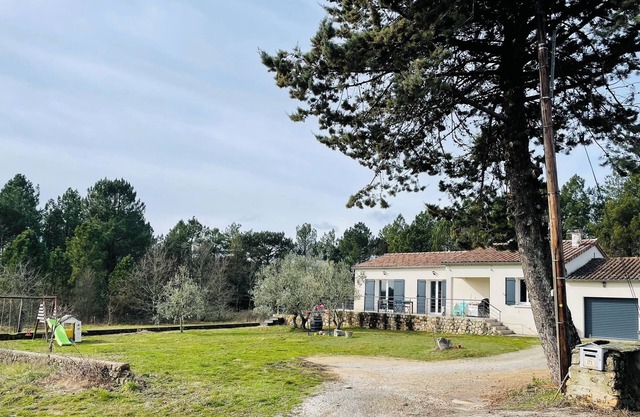 Quiet house in the heart of the winegrowers' path.