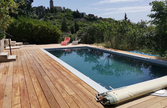 Quiet house, swimming pool and magnificent view of the Luberon