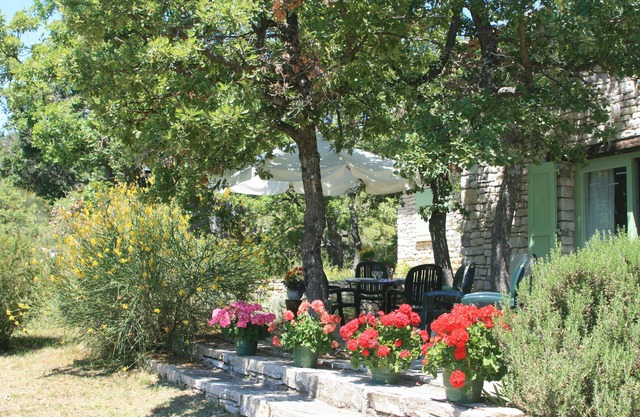 Quiet independent house between oaks and lavenders