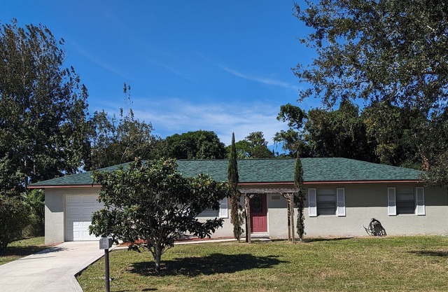 Quiet neighborhood, short drive to the best of Treasure Coast! Summer only $89!