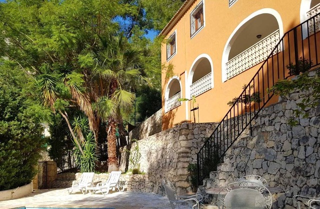 Quiet, newly renovated villa with saltwater pool