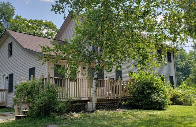 Quiet Peaceful Remodeled Farmhouse