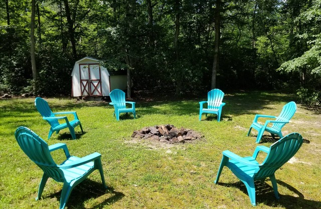Quiet & Private with Fire Pit Out Back!