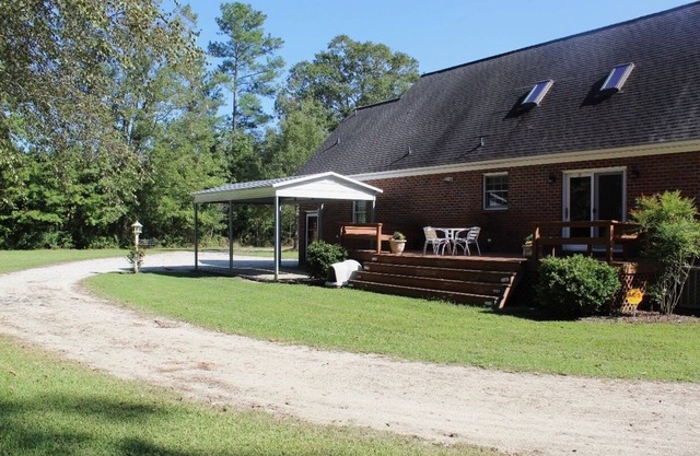 Quiet Retreat Outside Greenville: "Las Flores"