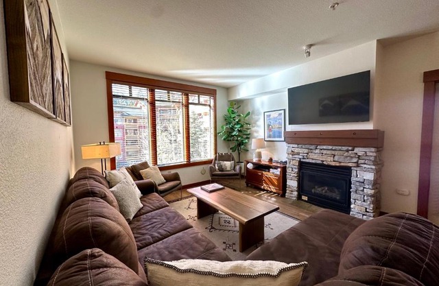 Quiet, Updated, Corner Condo in the Village! Parking, Pool & Spa