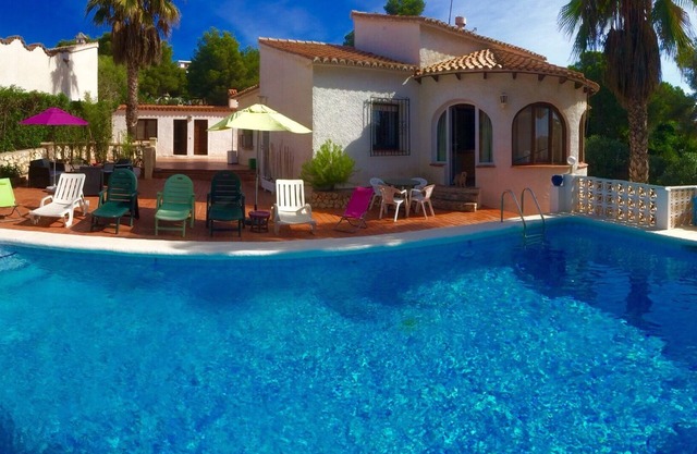 Quiet villa with private pool, close to the sea