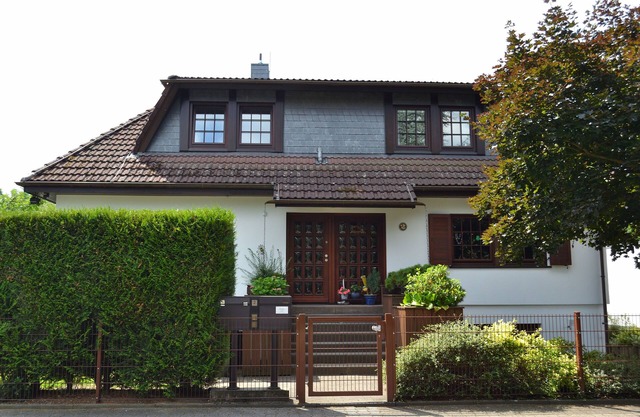 Quiet well-kept apartment, Frankfurt Airport 23 km, A5 easily accessible