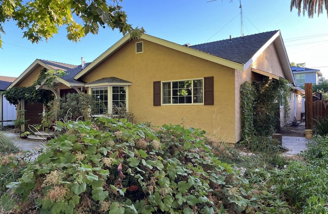 Quiet Willow Glen studio. 15 minute walk to to grocery and restaurants