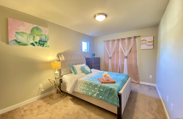 Quieter Villa: safe neighborhood, closer to Boeing