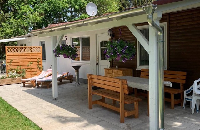 Quietly situated vacation bungalow on the edge for a family of 4 people