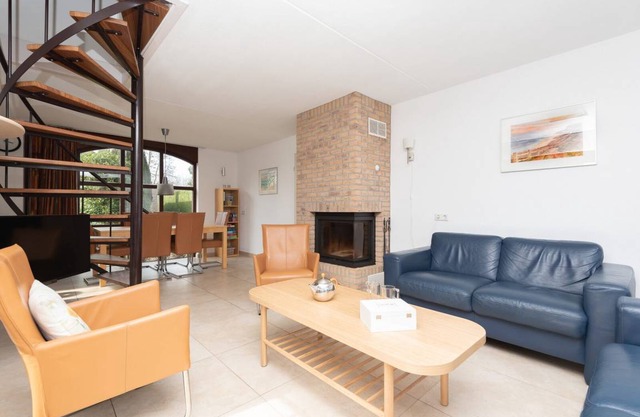 Quit location, lot of privacy, a great garden to play