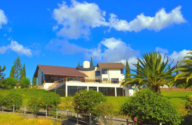 Quito Airport Suites Hotel