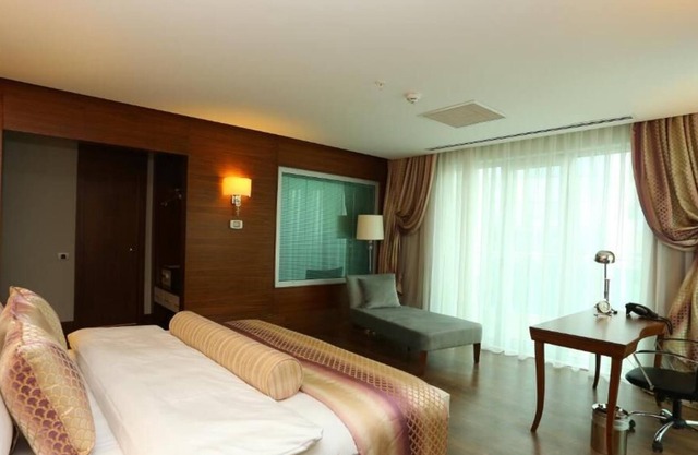 R 1823 Holiday Inn Ankara Cukurambar