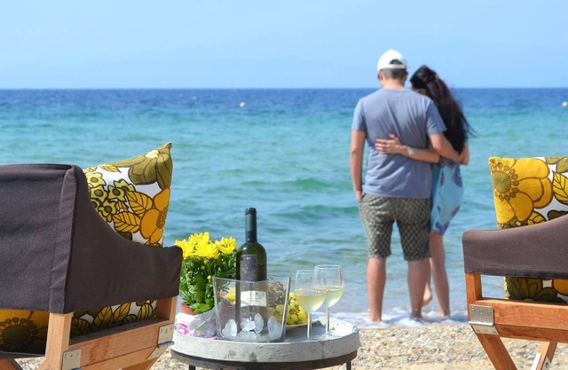 R 215 Elegant Luxury Beachfront Villa with Luxurious Pool, Outdoor BBQ and magnificent views at the