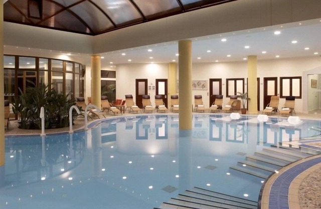R 812 Superior Villa with Private Pool Jacuzzi Bathtub Breakfast Incl