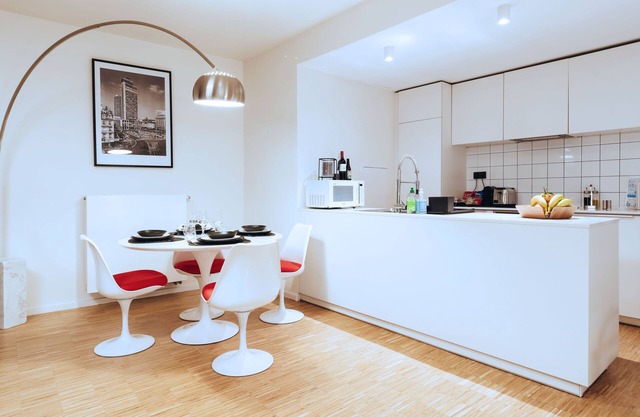 R213 - Urban Skyline Escape w/Lovely Terrace