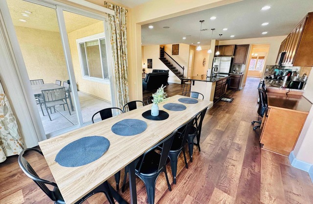Radiant Vista Haven/Sleeps 21/3-car garage