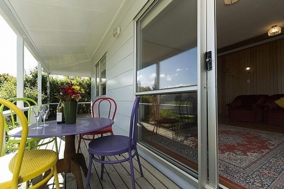 Raines Retreat with Spa - Taipa Beach Bach