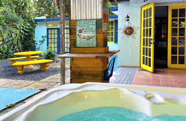 Rainforest View 4 bed 3 bath Hot Tub - Generator