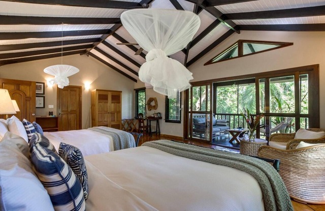 Rainforest Views Suite w/Screened-in Balcony - WiFi & A/C Included