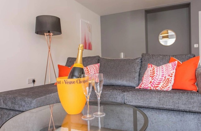 Rana Ct 9 (Spires Suite) | 1 Bed 1st Floor Duplex Apt.