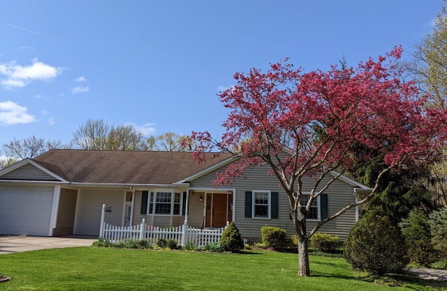 Ranch, wooded lot - near Cedar Point , Lake Erie, Oberlin College, Wineries, Cle