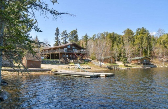 Rare 1930's Lakeside Log Cabin with shared hot tub and sauna!