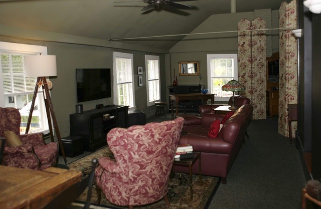 Rare deluxe 1 bdrm w/views of the Covered Bridge