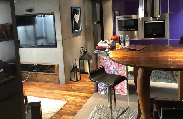 Rare Designer Home in Mid-Levels Central