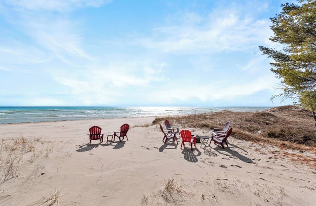 Rare Find! Huge Beach & Luxe Woodsy Cabin