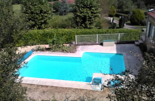 Ravayre - A charming village house with private pool and enclosed garden