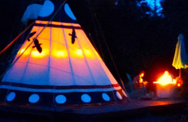 Raven’s Myth - Luxury Glamping 16' Tipi - Restrooms and Showers are only a short walk away.